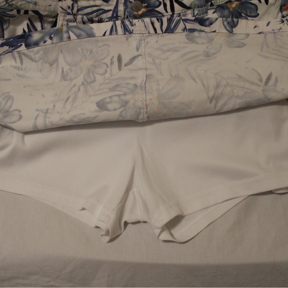 Westport Skirt size 12 with shorts underneath - Picture 4 of 7